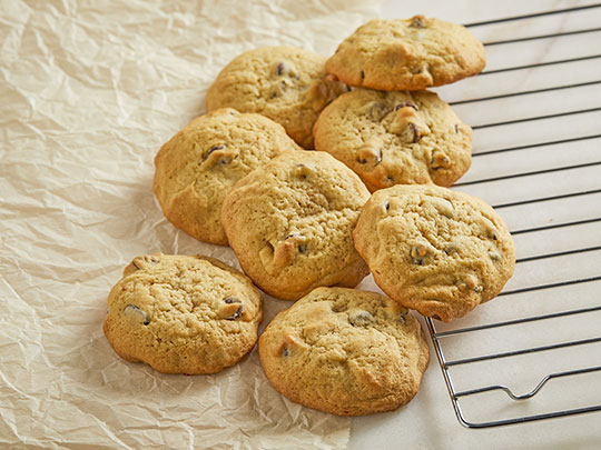 dry, hard, artificial tasting chocolate chip cookies made with margarine