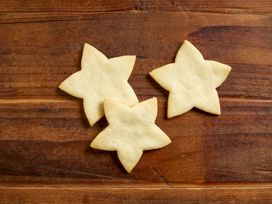 Flat, crumbly sugar cookie made from shortening