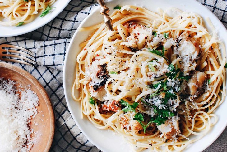 Linguine lemon and pepper with bare lobster